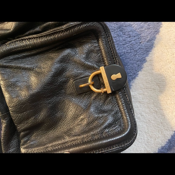 Marc Jacob shoulder bag gently used soft leather classic edition😍 - Picture 4 of 4